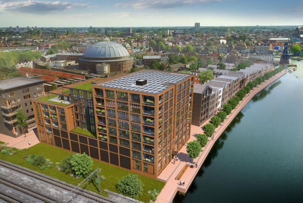 Artist impression van De Scheepmaker vanuit de lucht, met zonnepanelen en groene daken, de kade langs het Spaarne en de Koepel en de Haarlemse binnenstad op de achtergrond