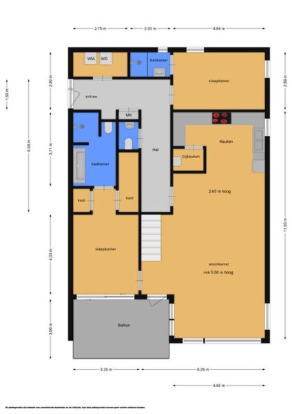 Apartment floor plan with labeled rooms and dimensions.