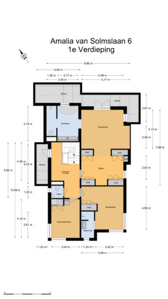 First floor plan with rooms and measurements.