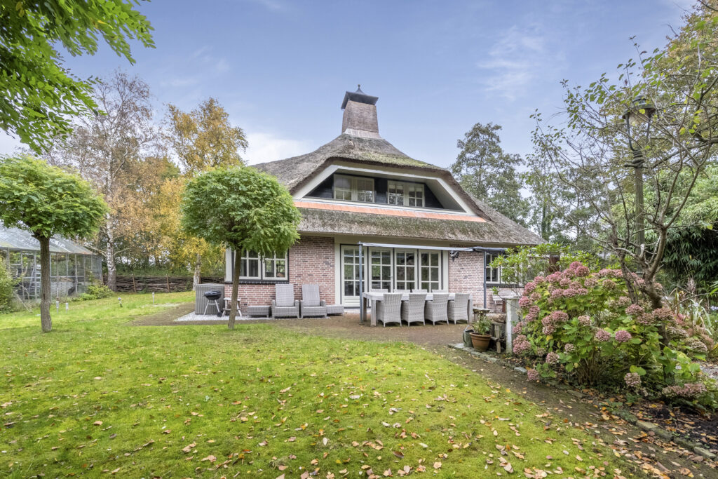 Charming cottage with garden setting