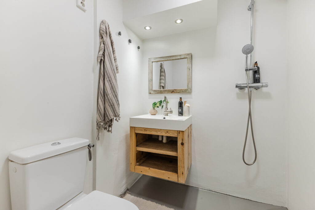 Modern bathroom with shower and wooden vanity.