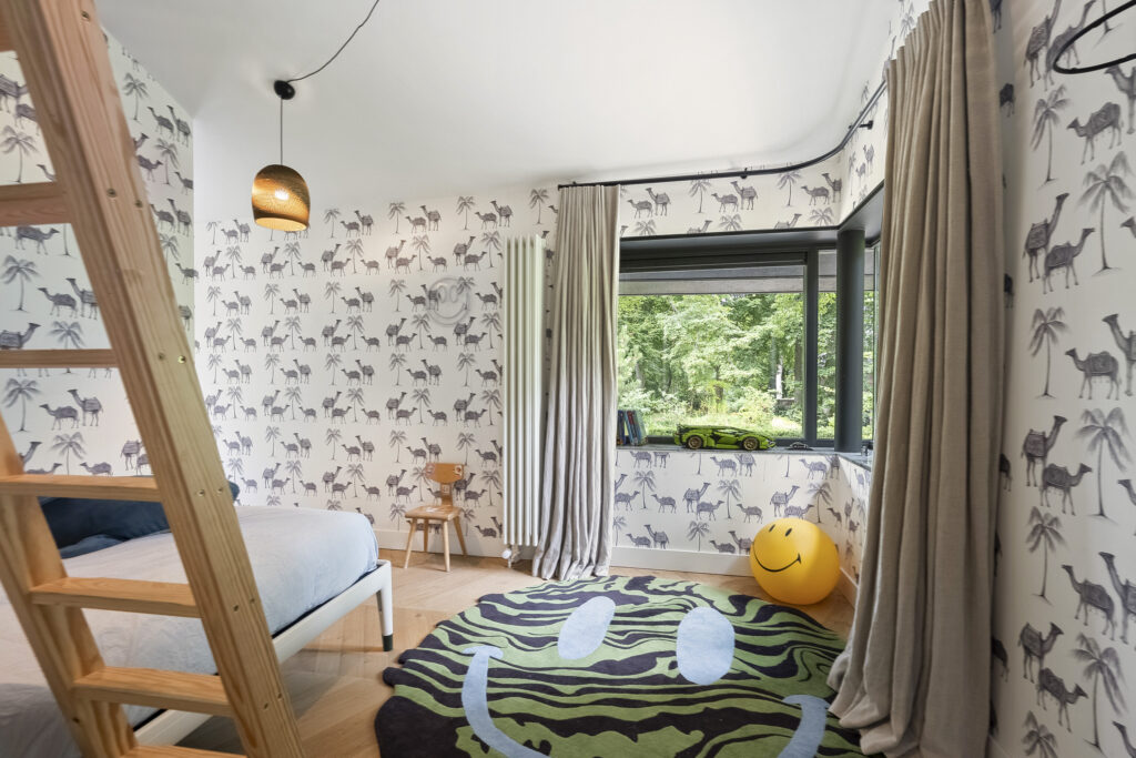 Kids bedroom with jungle-themed decor.