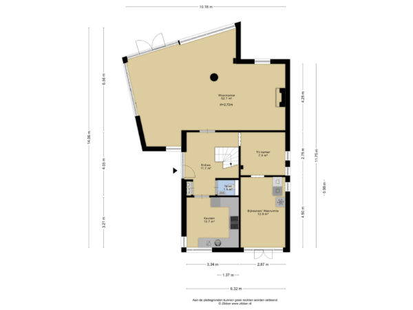 Detailed floor plan with measurements.