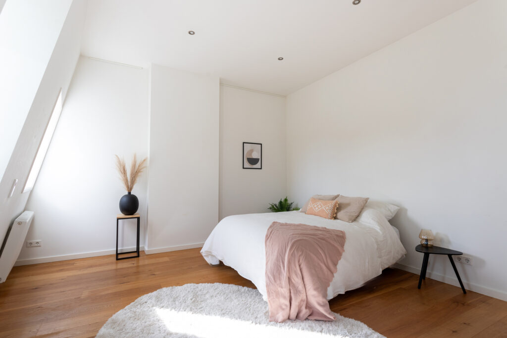 Minimalist bedroom with white bedding and decor