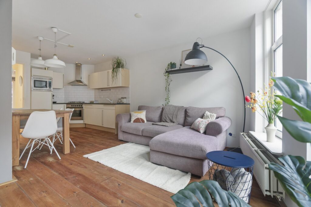 Modern living room with cozy grey sectional couch.