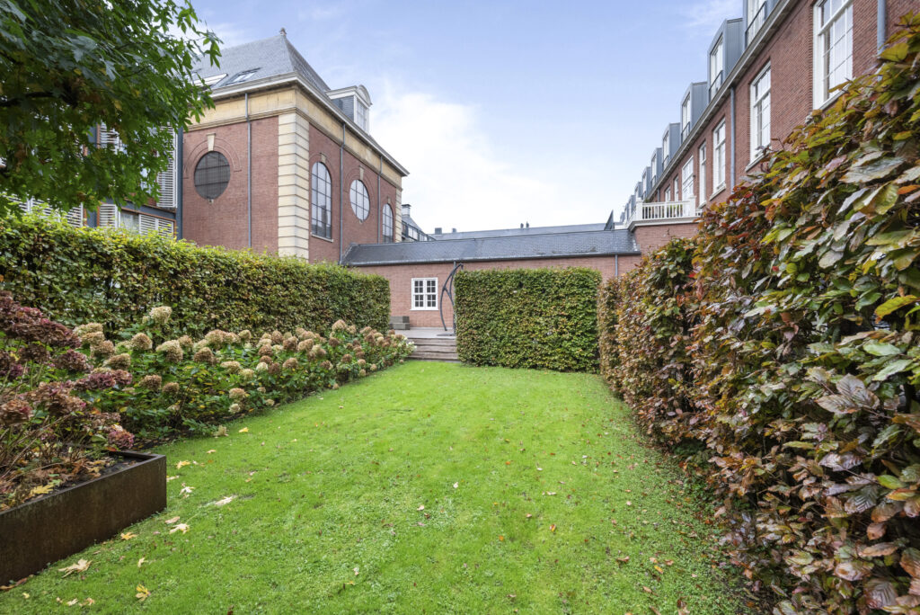 Lush garden with green lawn and hedges