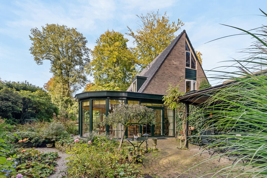 Charming house with lush garden and windows.