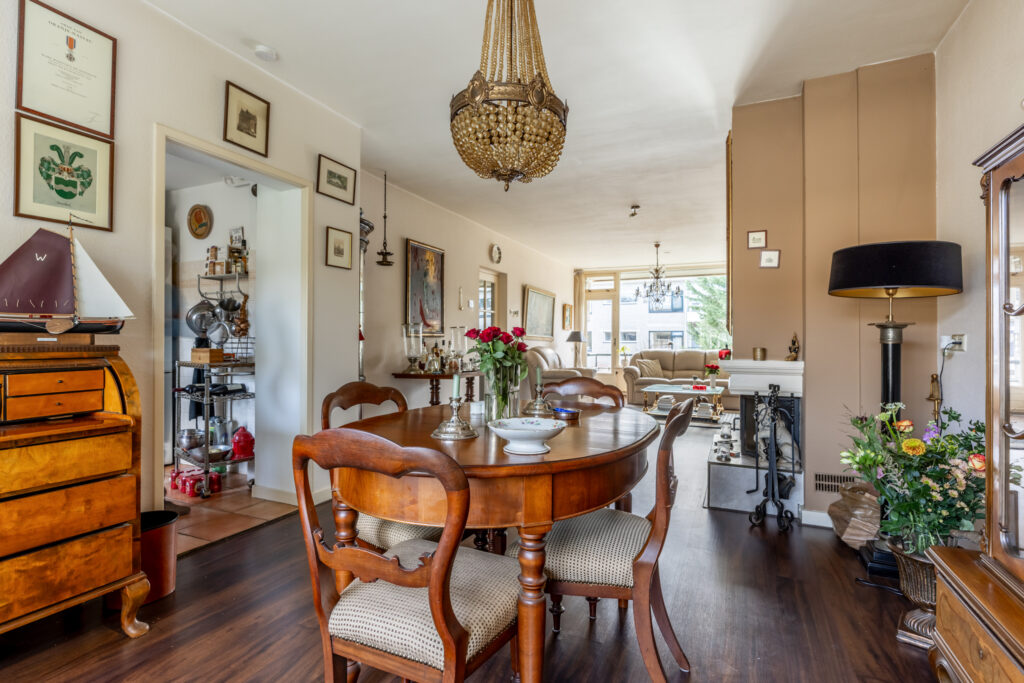 Cozy dining room with antique furniture and chandelier.
