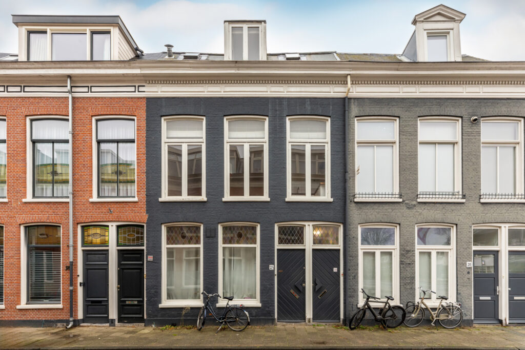 Row of townhouses with bicycles outside.